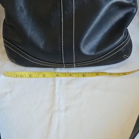 Coach Elegant Black Leather Crossbody Bag - Picture 5 of 8
